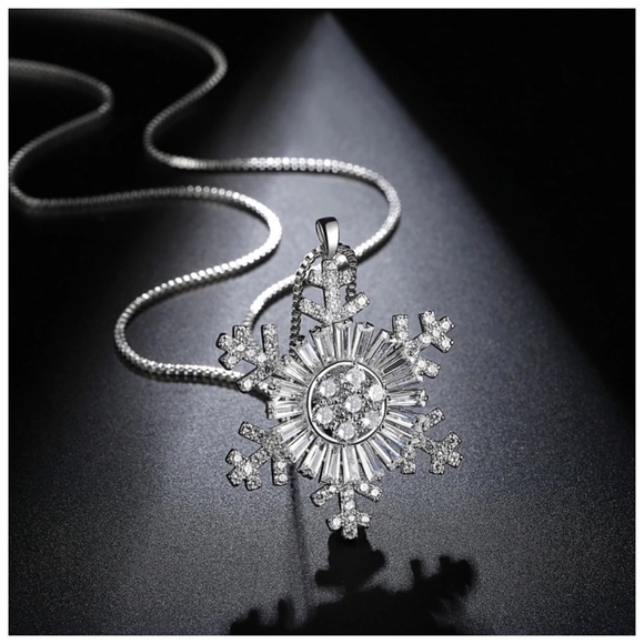 Swarovski Crystals The Umoy Large Necklace - Picture 6 of 7